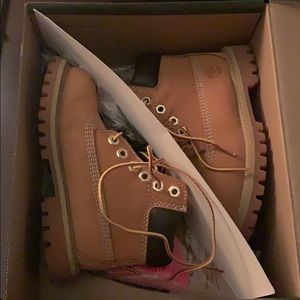 Toddler sz9boys timberland boot color wheat color